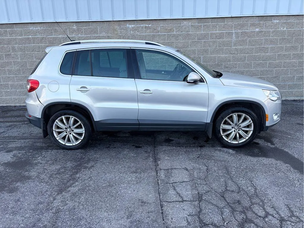 2011 Volkswagen Tiguan SE 4Motion wSunroof & Navi for sale in Wilmington, OH