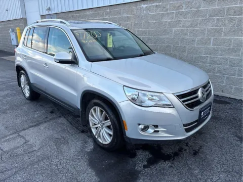 Photos of 2011 Volkswagen Tiguan SE 4Motion wSunroof & Navi for sale in Wilmington, OH at Wilmington Auto Center Chrysler Dodge Jeep RAM