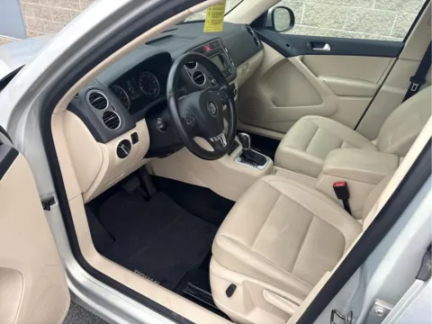 More photos of 2011 Volkswagen Tiguan SE 4Motion wSunroof & Navi at Wilmington Auto Center Chrysler Dodge Jeep RAM, OH