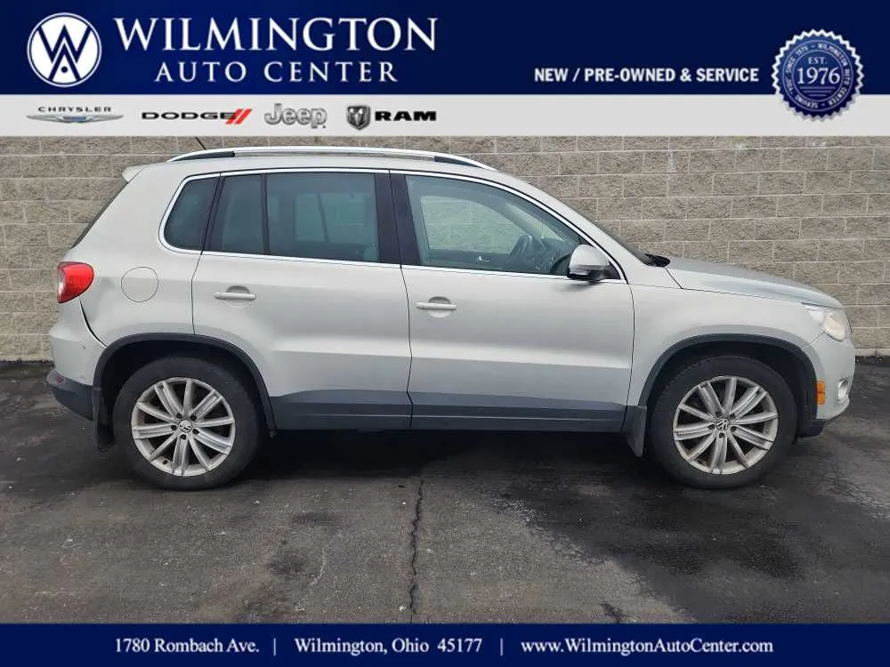 White 2011 Volkswagen Tiguan SE 4Motion wSunroof & Navi for sale in Wilmington, OH