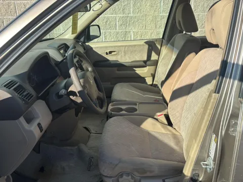 More photos of 2005 Honda CR-V LX at Wilmington Auto Center Chrysler Dodge Jeep RAM, OH