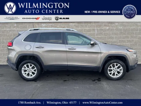 Brown 2016 Jeep Cherokee Latitude for sale in Wilmington, OH