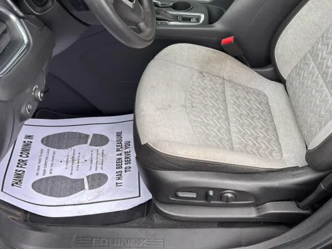 More photos of 2022 Chevrolet Equinox LS at Wilmington Auto Center Chrysler Dodge Jeep RAM, OH