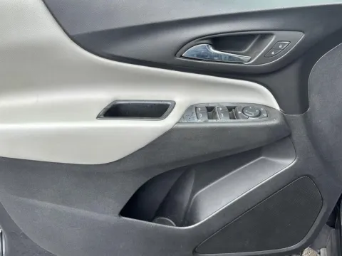 More photos of 2022 Chevrolet Equinox LS at Wilmington Auto Center Chrysler Dodge Jeep RAM, OH