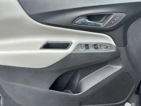More photos of 2022 Chevrolet Equinox LS at Wilmington Auto Center Chrysler Dodge Jeep RAM, OH