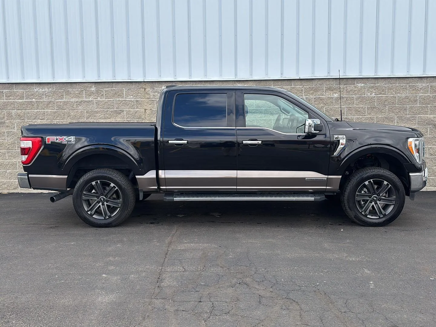 Black 2021 Ford F-150 LARIAT for sale in Wilmington, OH