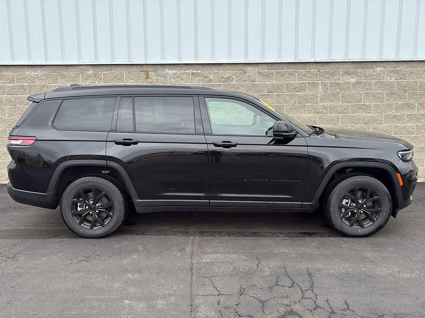 Black 2024 Jeep Grand Cherokee L Altitude for sale in Wilmington, OH