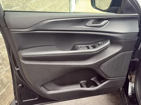 More photos of 2024 Jeep Grand Cherokee L Altitude at Wilmington Auto Center Chrysler Dodge Jeep RAM, OH