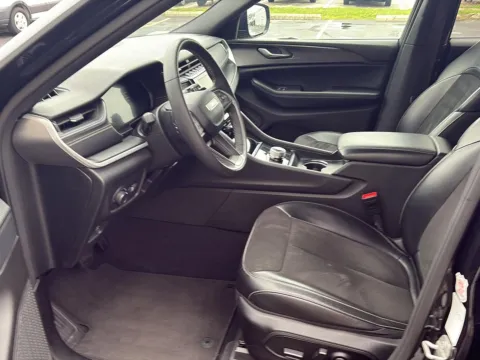 More photos of 2024 Jeep Grand Cherokee L Altitude at Wilmington Auto Center Chrysler Dodge Jeep RAM, OH