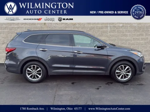 Black 2017 Hyundai Santa Fe SE for sale in Wilmington, OH