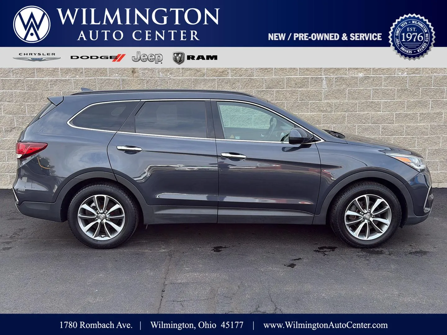 Black 2017 Hyundai Santa Fe SE for sale in Wilmington, OH