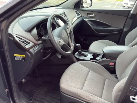 More photos of 2017 Hyundai Santa Fe SE at Wilmington Auto Center Chrysler Dodge Jeep RAM, OH