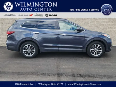Black 2017 Hyundai Santa Fe SE for sale in Wilmington, OH