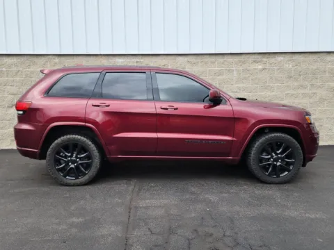 Red 2017 Jeep Grand Cherokee Altitude for sale in Wilmington, OH