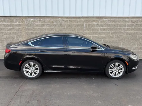 Black 2015 Chrysler 200 Limited for sale in Wilmington, OH