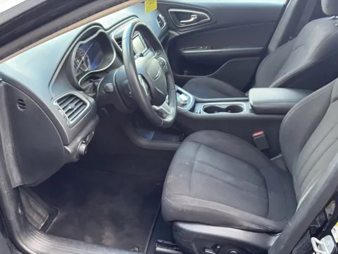 More photos of 2015 Chrysler 200 Limited at Wilmington Auto Center Chrysler Dodge Jeep RAM, OH