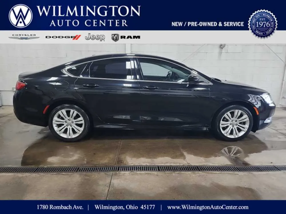 Black 2015 Chrysler 200 Limited for sale in Wilmington, OH