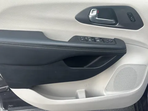 More photos of 2023 Chrysler Pacifica Touring L at Wilmington Auto Center Chrysler Dodge Jeep RAM, OH