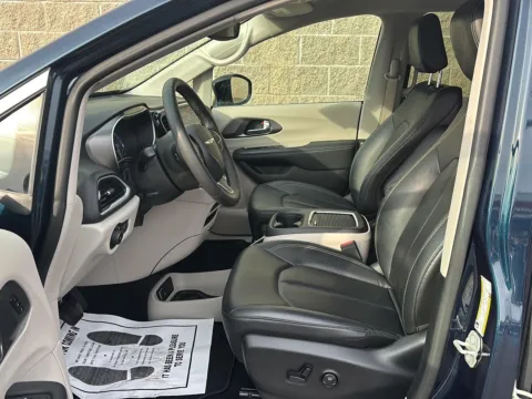 More photos of 2024 Chrysler Pacifica Touring L at Wilmington Auto Center Chrysler Dodge Jeep RAM, OH