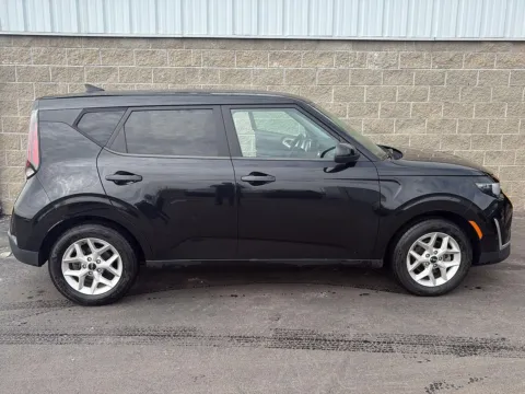 Black 2023 Kia Soul LX for sale in Wilmington, OH