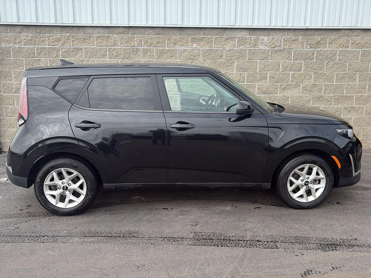 Black 2023 Kia Soul LX for sale in Wilmington, OH