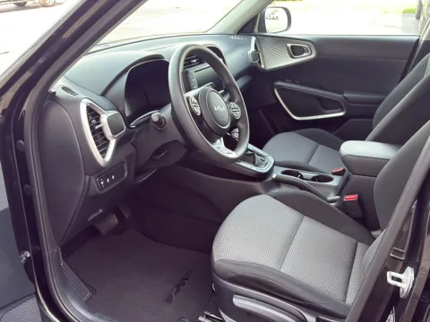 More photos of 2023 Kia Soul LX at Wilmington Auto Center Chrysler Dodge Jeep RAM, OH