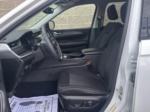 More photos of 2023 Jeep Grand Cherokee L Laredo at Wilmington Auto Center Chrysler Dodge Jeep RAM, OH