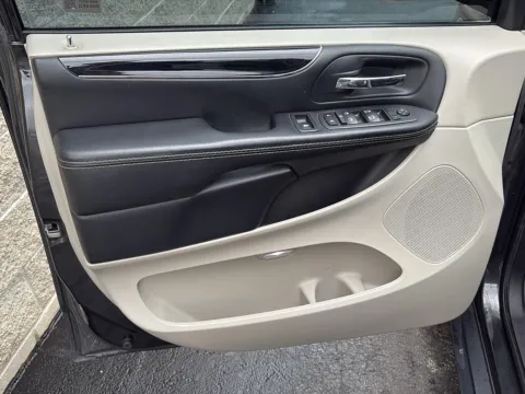 More photos of 2017 Dodge Grand Caravan SXT at Wilmington Auto Center Chrysler Dodge Jeep RAM, OH