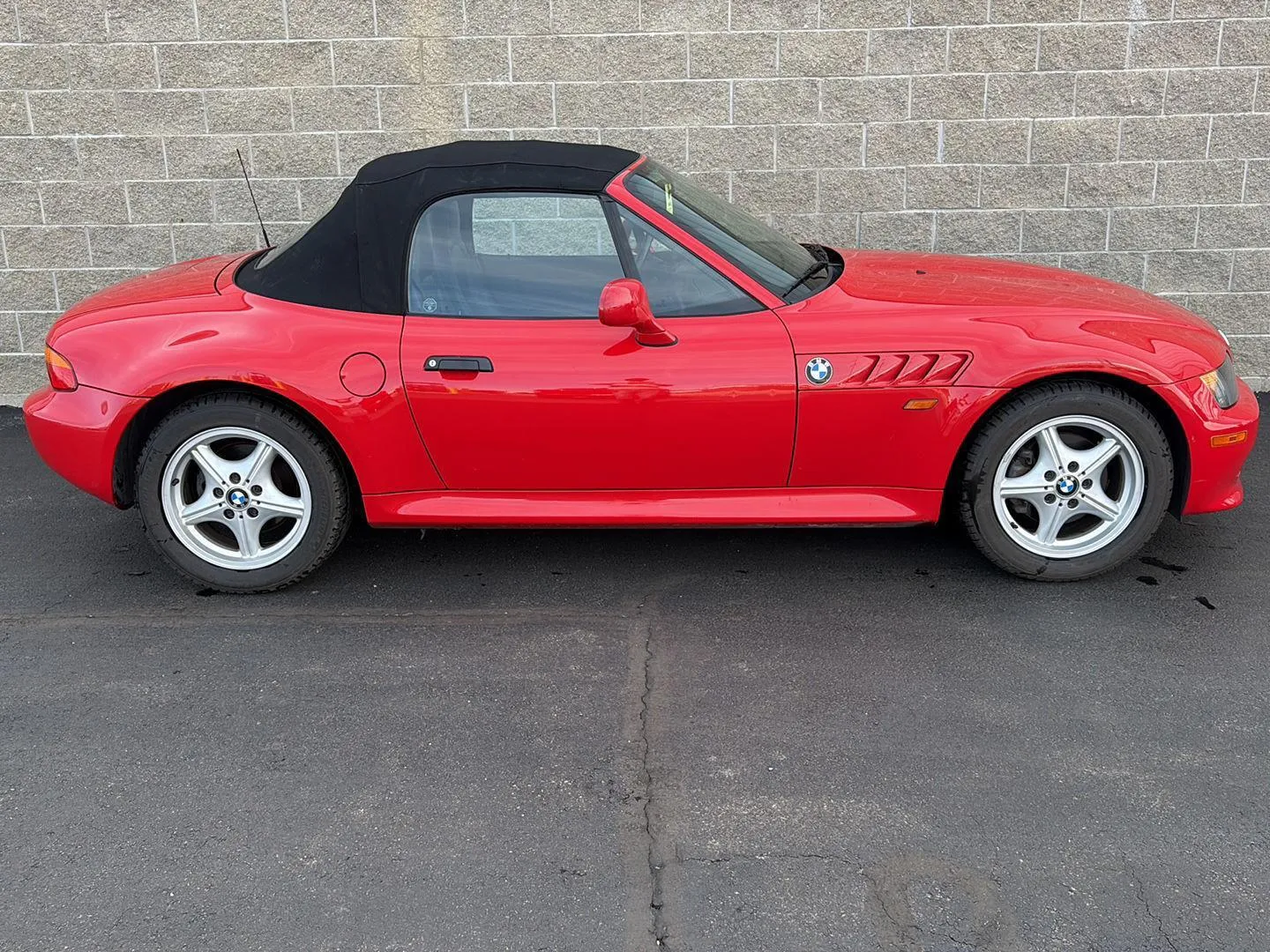 Red 1999 BMW Z3 2.5L for sale in Wilmington, OH