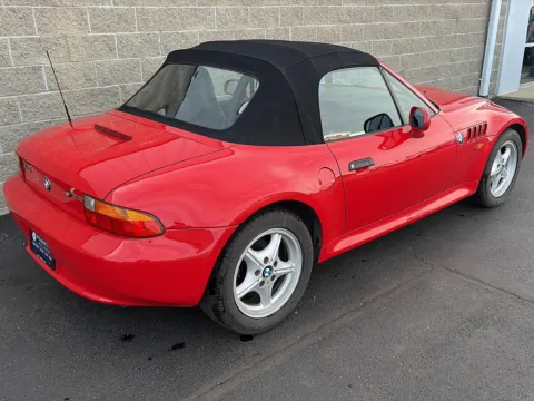 More photos of 1999 BMW Z3 2.5L at Wilmington Auto Center Chrysler Dodge Jeep RAM, OH