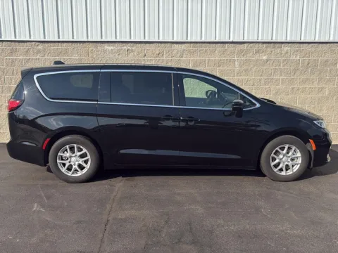 Photos of 2025 Chrysler Pacifica Select for sale in Wilmington, OH at Wilmington Auto Center Chrysler Dodge Jeep RAM
