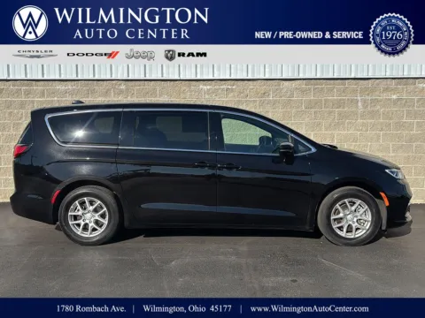 Black 2025 Chrysler Pacifica Select for sale in Wilmington, OH