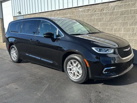 Photos of 2025 Chrysler Pacifica Select for sale in Wilmington, OH at Wilmington Auto Center Chrysler Dodge Jeep RAM