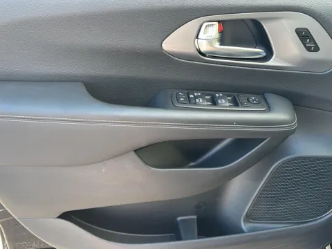 More photos of 2025 Chrysler Pacifica Select at Wilmington Auto Center Chrysler Dodge Jeep RAM, OH