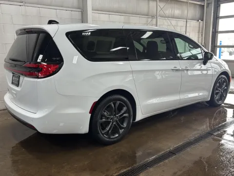 Another view of 2026 Chrysler Pacifica Select for sale in Wilmington, OH at Wilmington Auto Center Chrysler Dodge Jeep RAM