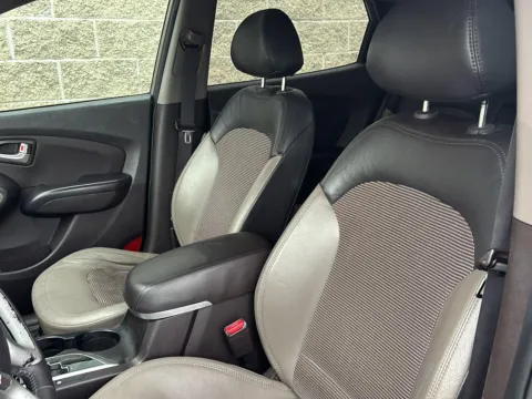 More photos of 2013 Hyundai Tucson GLS at Wilmington Auto Center Chrysler Dodge Jeep RAM, OH