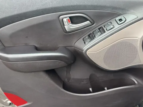 More photos of 2013 Hyundai Tucson GLS at Wilmington Auto Center Chrysler Dodge Jeep RAM, OH