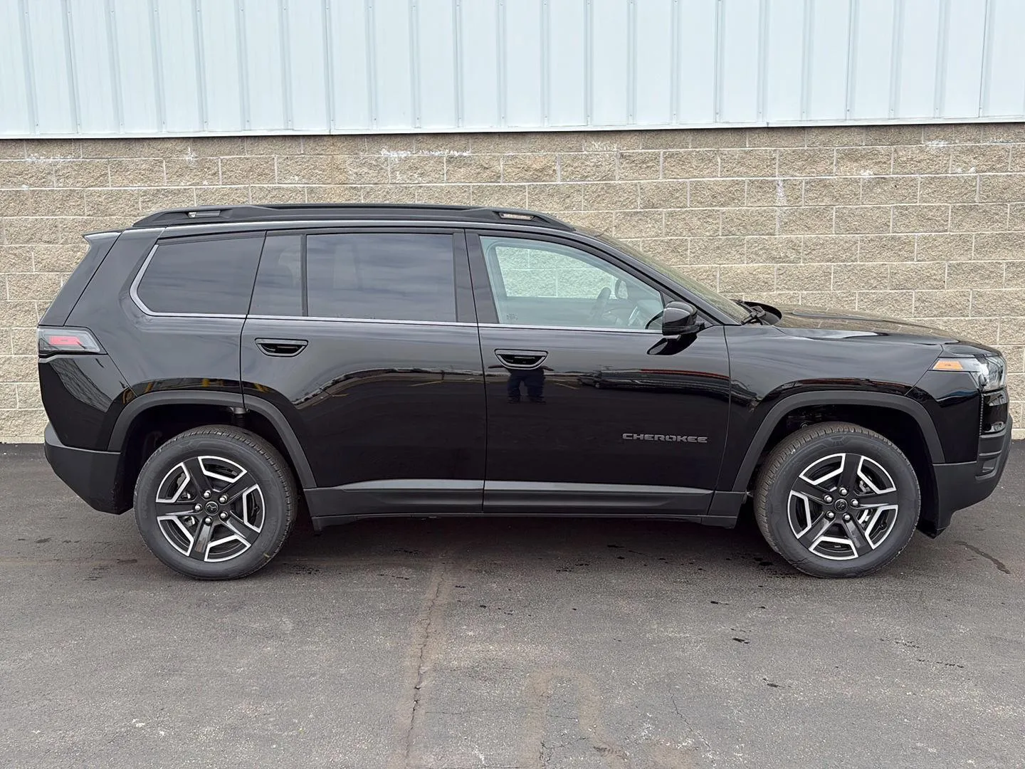 Black 2026 Jeep Cherokee Limited for sale in Wilmington, OH