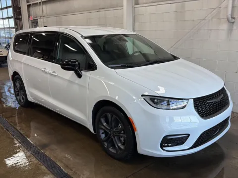 Photos of 2026 Chrysler Pacifica Select for sale in Wilmington, OH at Wilmington Auto Center Chrysler Dodge Jeep RAM