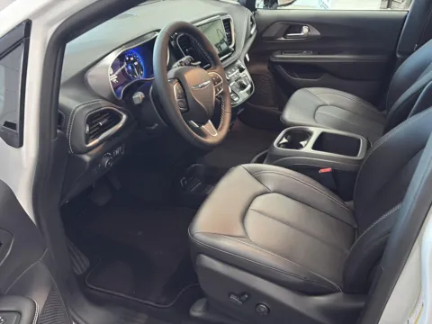 More photos of 2026 Chrysler Pacifica Select at Wilmington Auto Center Chrysler Dodge Jeep RAM, OH