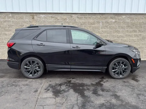 Black 2022 Chevrolet Equinox RS for sale in Wilmington, OH