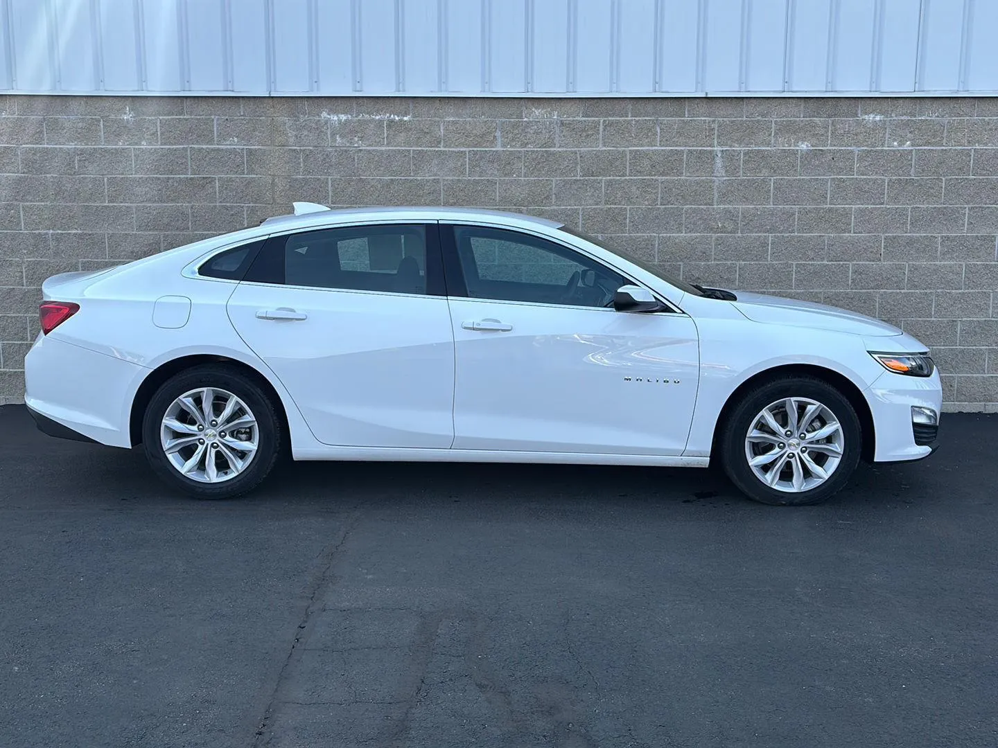 White 2024 Chevrolet Malibu LT for sale in Wilmington, OH