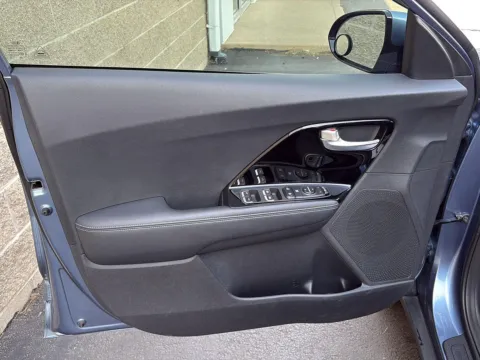 More photos of 2020 Kia Niro Plug-In Hybrid EX at Wilmington Auto Center Chrysler Dodge Jeep RAM, OH