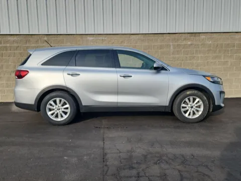 Silver 2019 Kia Sorento LX V6 for sale in Wilmington, OH