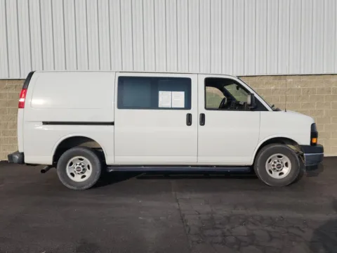 White 2018 GMC Savana Cargo Van 2500 for sale in Wilmington, OH