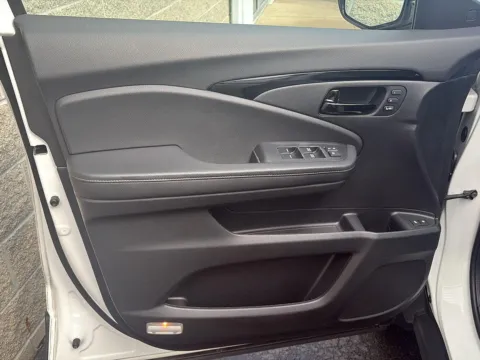 More photos of 2022 Honda Passport Elite at Wilmington Auto Center Chrysler Dodge Jeep RAM, OH