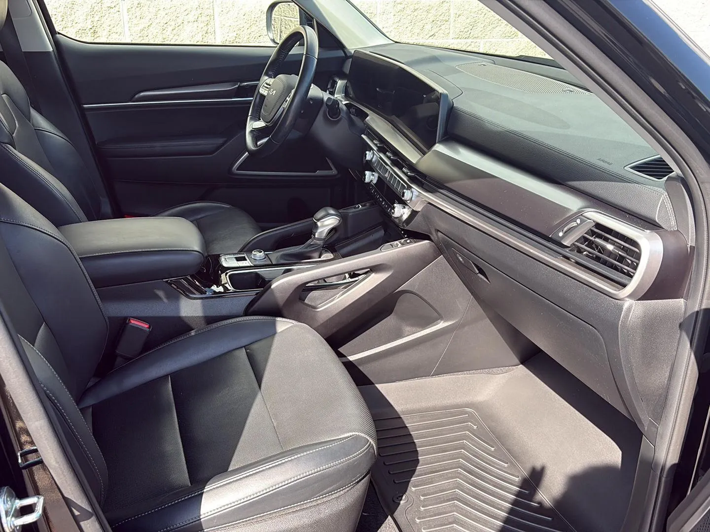 2024 Kia Telluride S - Photo 22