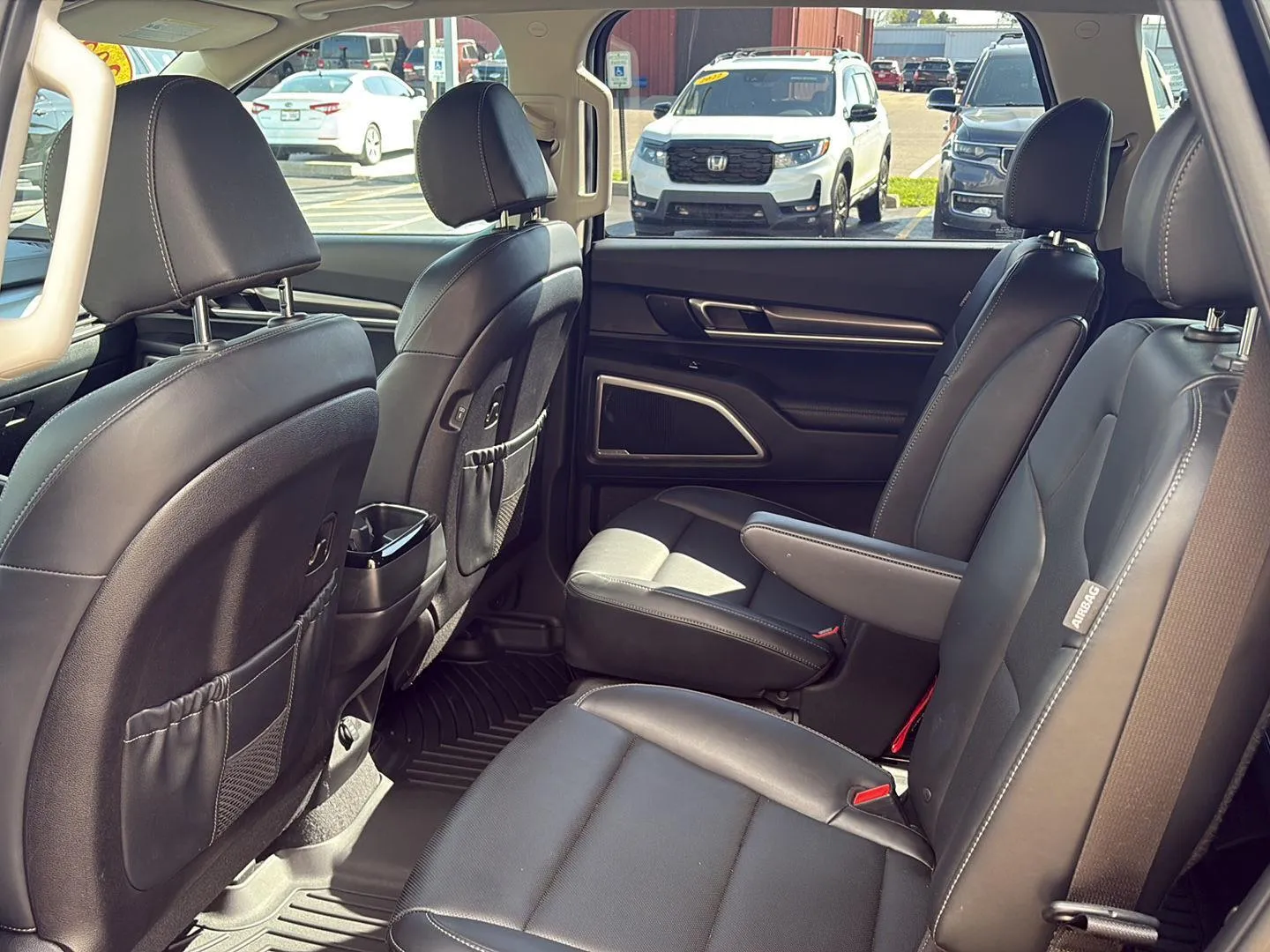 2024 Kia Telluride S - Photo 29