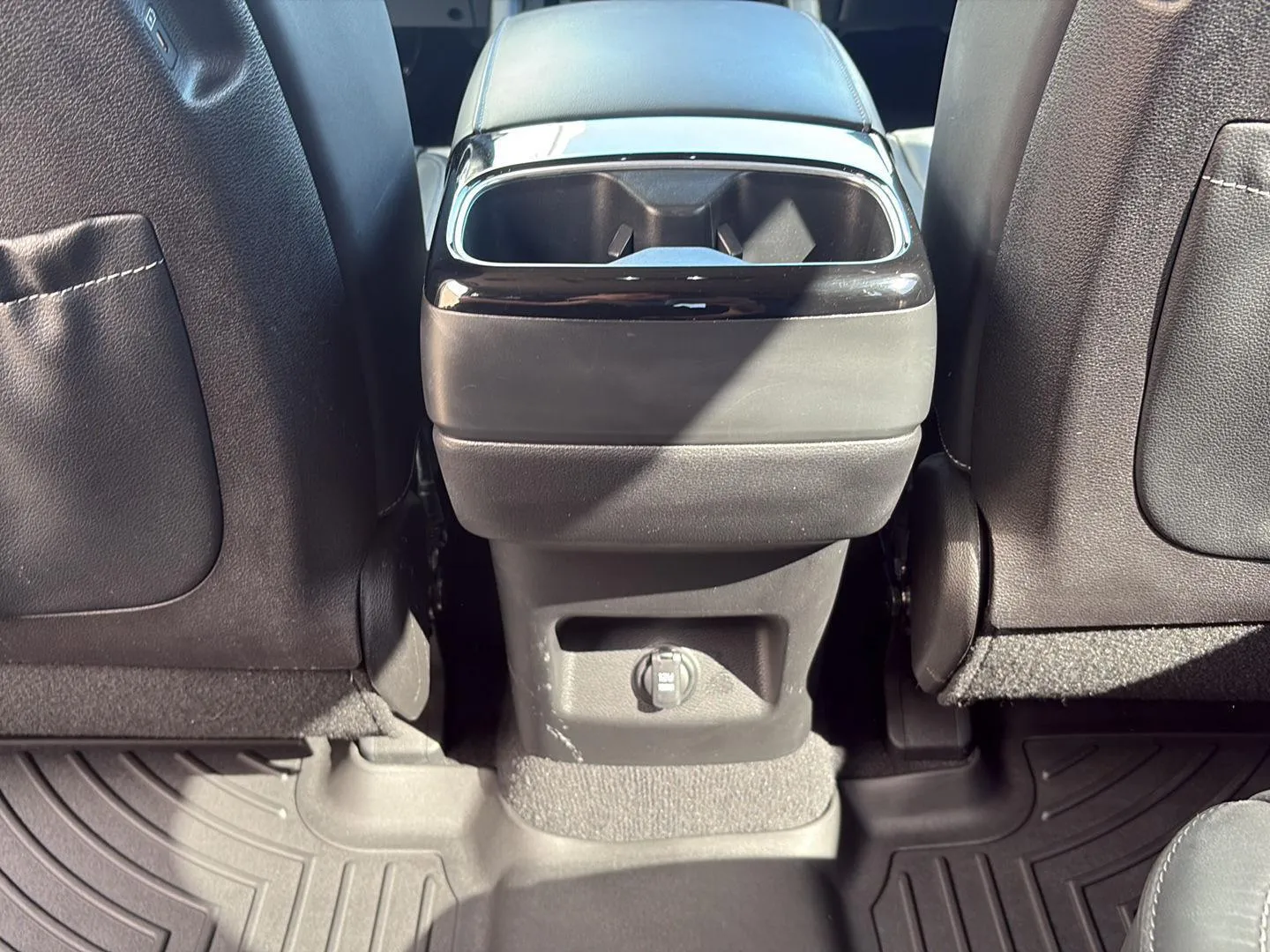 2024 Kia Telluride S - Photo 32