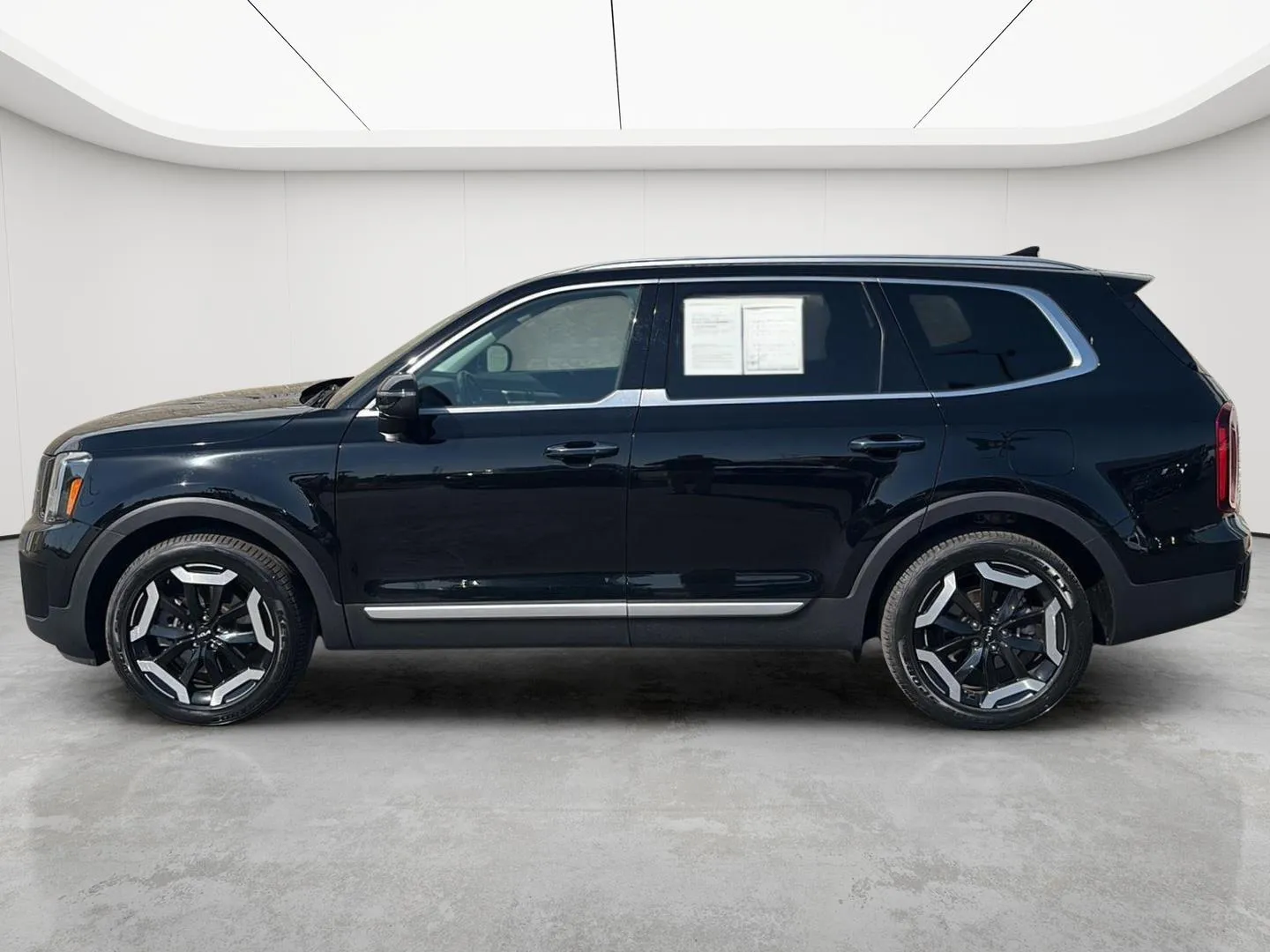 2024 Kia Telluride S - Photo 41
